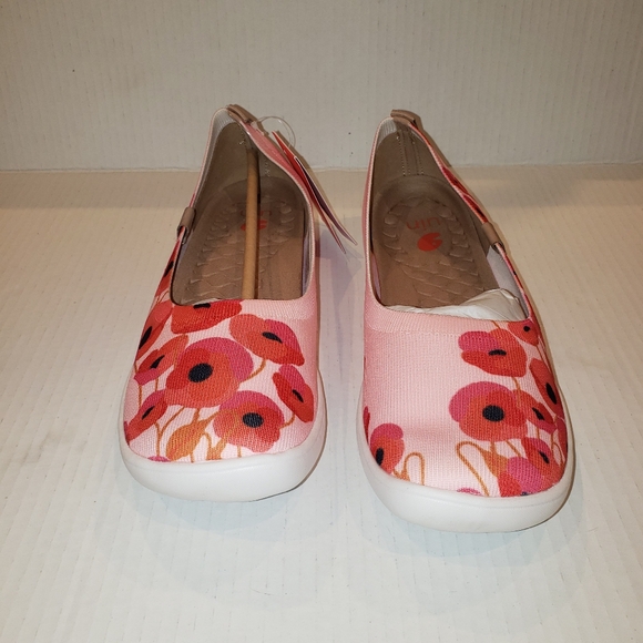 Uin Hibiscus - Picture 1 of 6